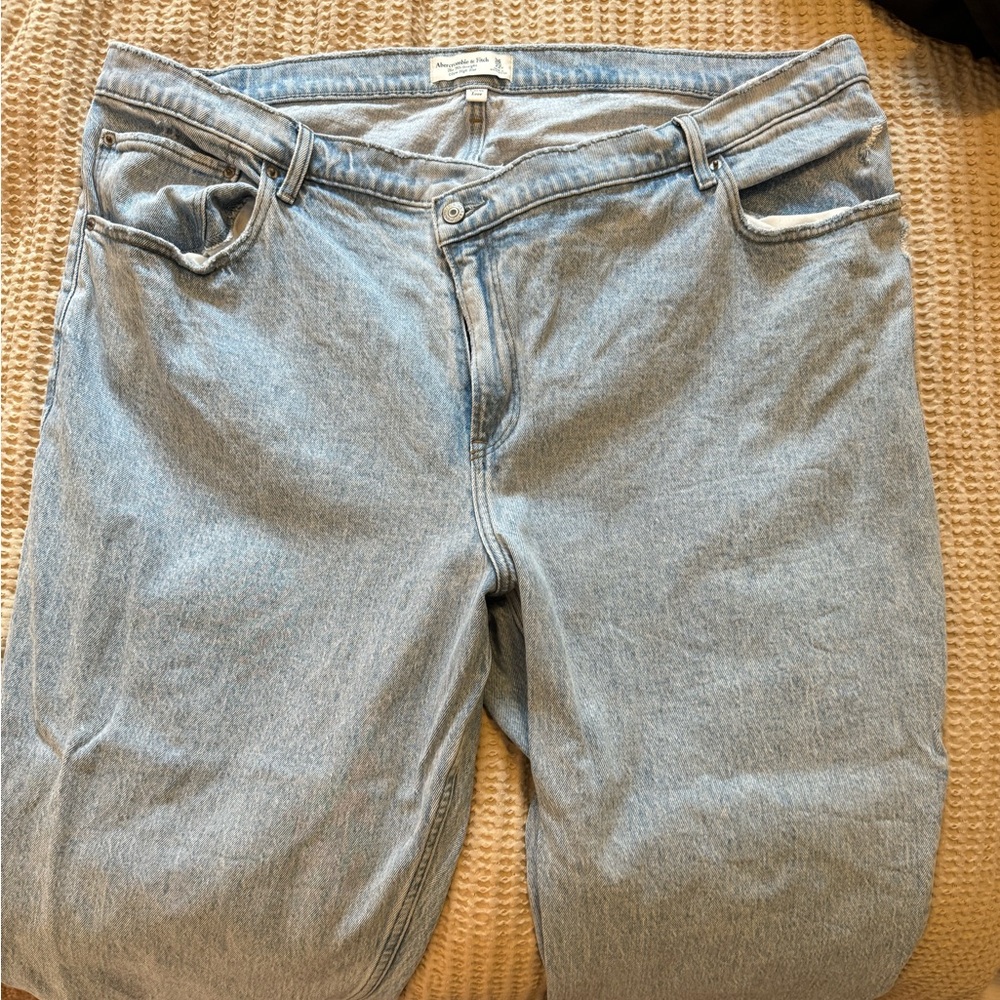 Abercrombie and Fitch curve love crossover blue jeans size 22